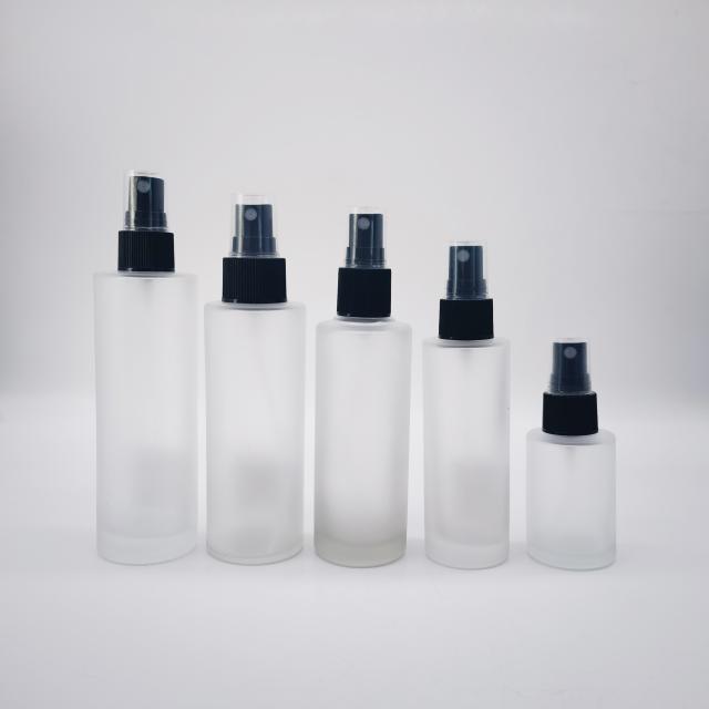 Round glass bottle for perfume with spray pump
